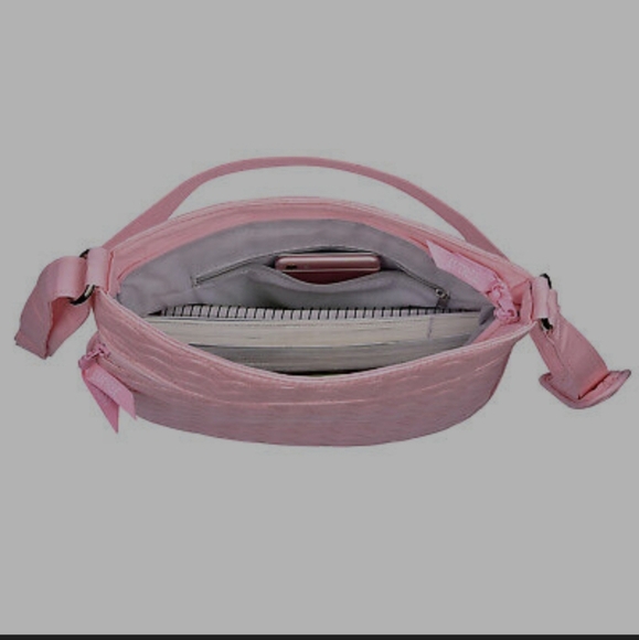 Crossbody pink quilted bag with silver hardware - Picture 3 of 5